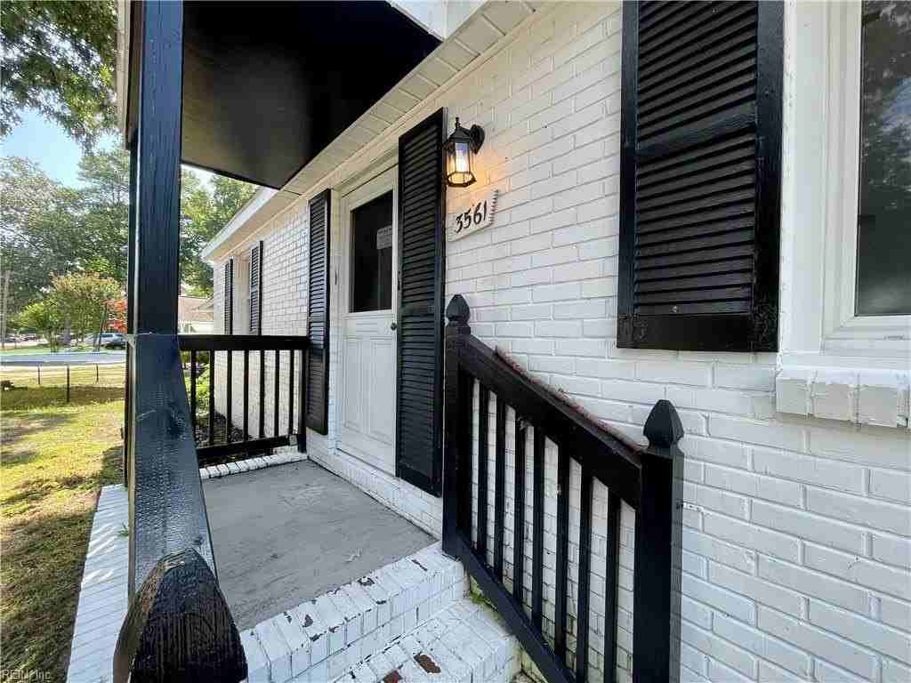 3561 Champlain Ln - Photo 4 of 25