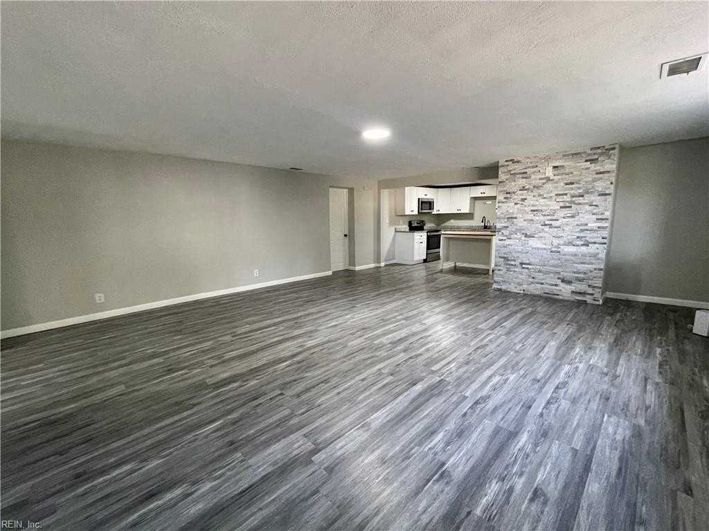 3561 Champlain Ln - Photo 5 of 25