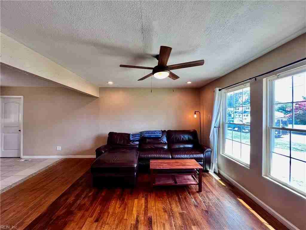 4864 Westgrove Rd - Photo 7 of 39