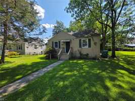 featured image of 1523 Melrose Pkwy