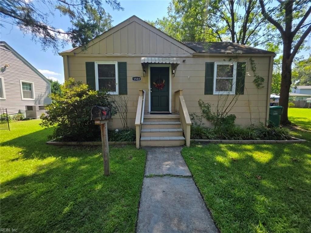 1523 Melrose Pkwy - Photo 3 of 17