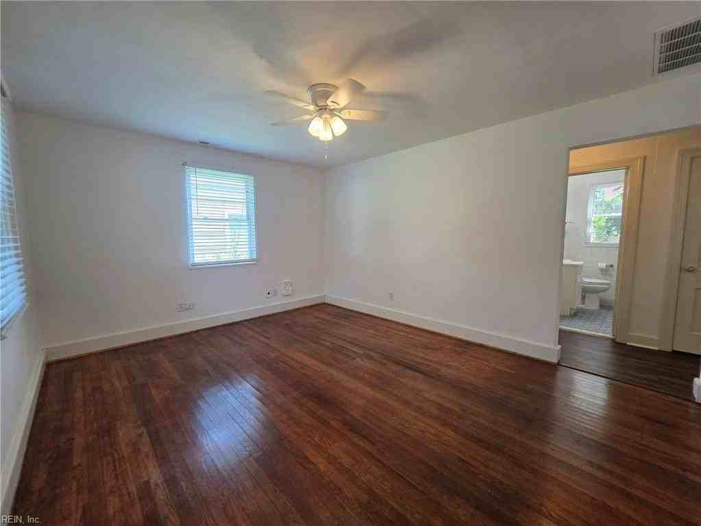 1523 Melrose Pkwy - Photo 4 of 17