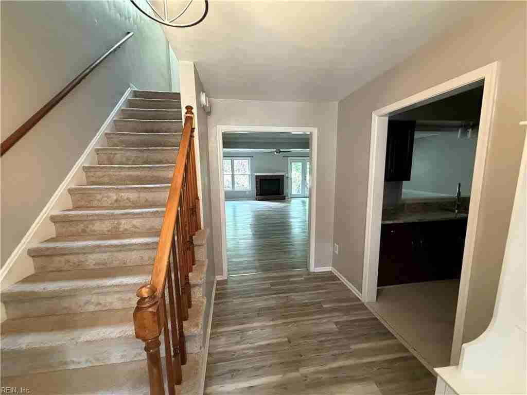 502 Kempsville Greens Ct - Photo 2 of 22