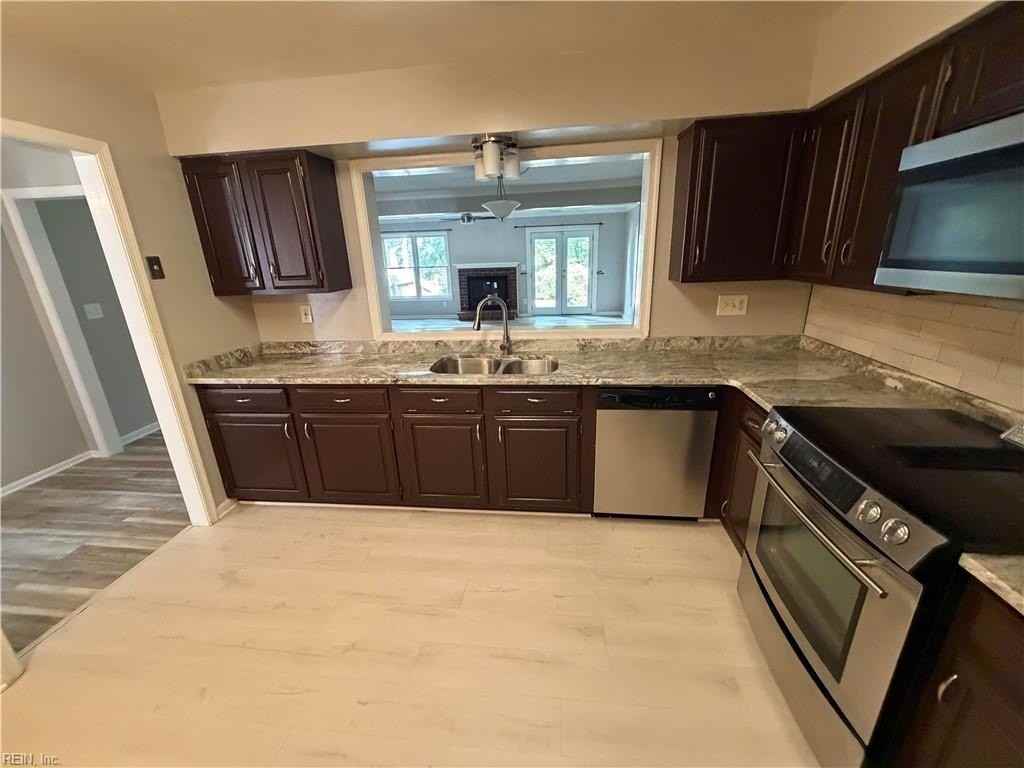 502 Kempsville Greens Ct - Photo 3 of 22