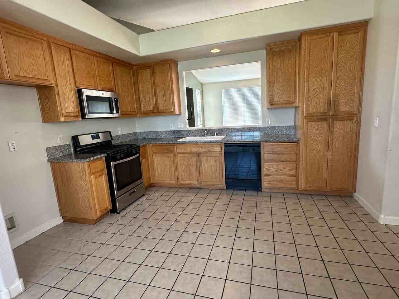 3527 Griffith Dr - Photo 3 of 12