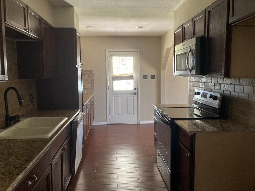 1610 Parker St - Photo 7 of 23