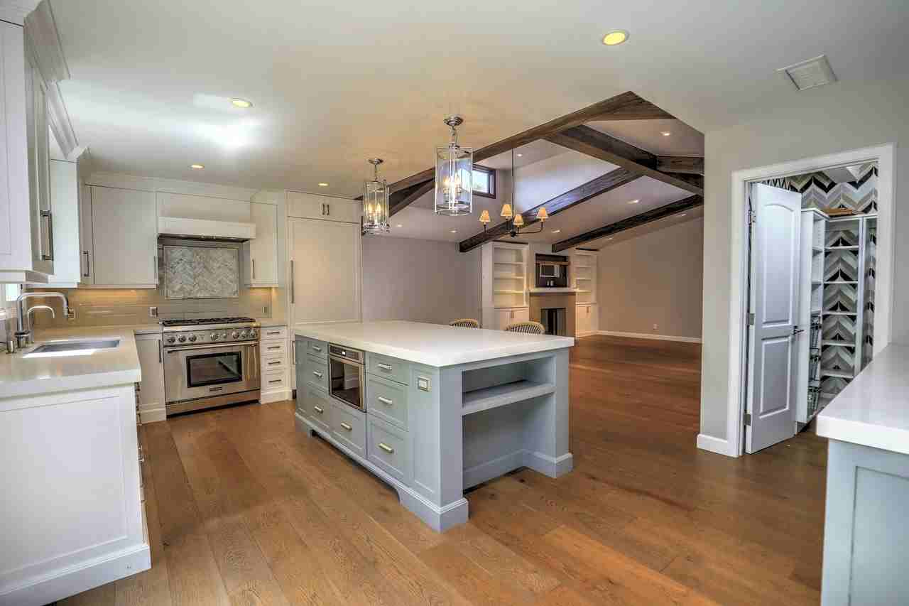 844 Meigs Rd - Photo 3 of 31