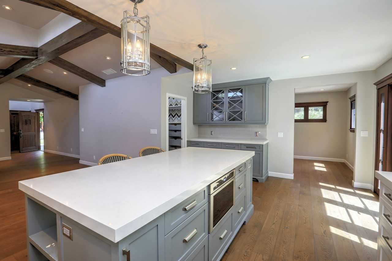 844 Meigs Rd - Photo 4 of 31