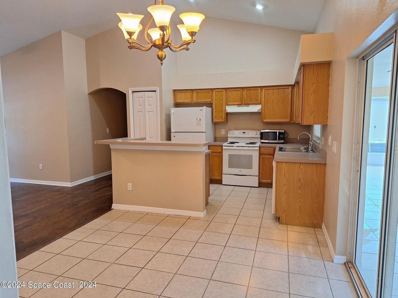 363 Halloran St Se - Photo 4 of 17