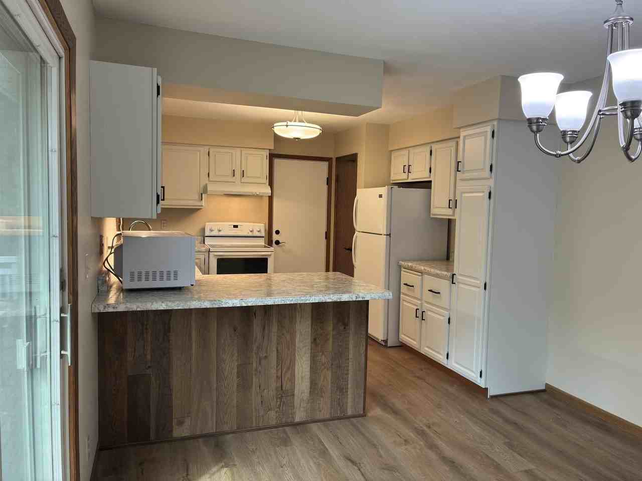 206 Thompson St - Photo 3 of 13