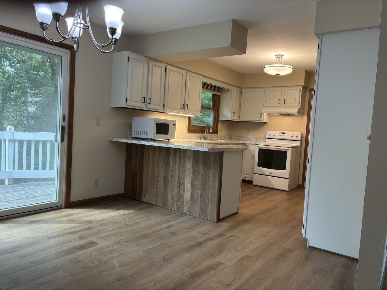 206 Thompson St - Photo 4 of 13