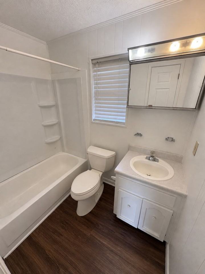 212 Thomas Ave Se - Photo 7 of 7
