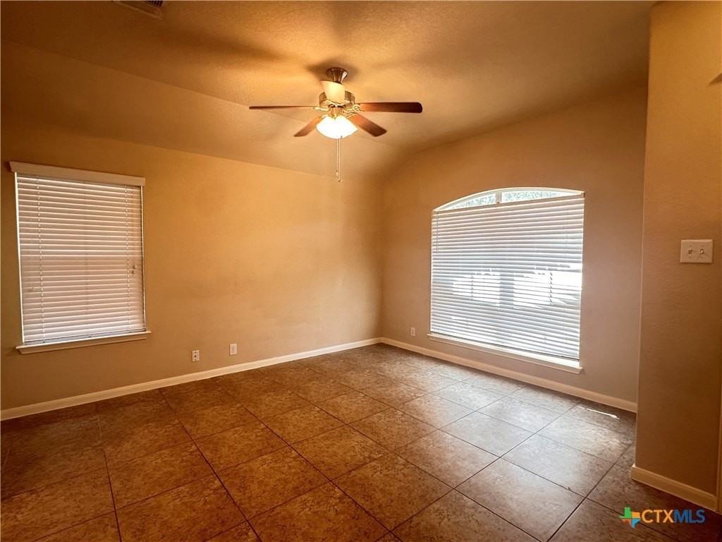 2020 Meadow View Dr - Photo 5 of 23