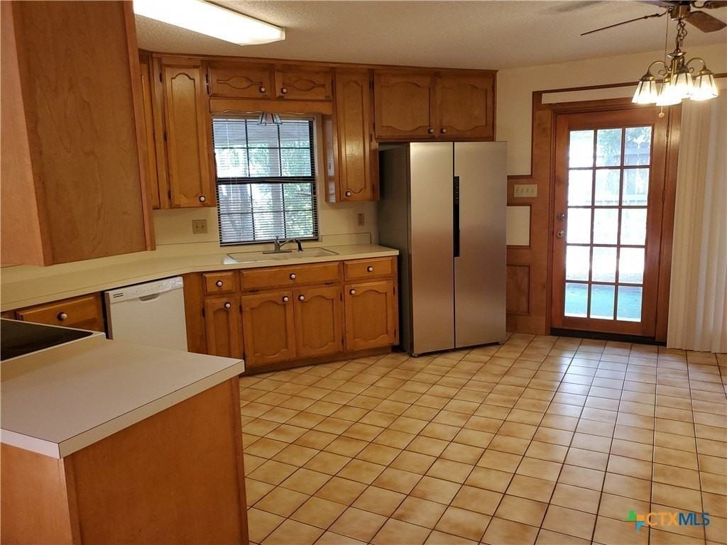 702 Cedar Pkwy - Photo 3 of 7