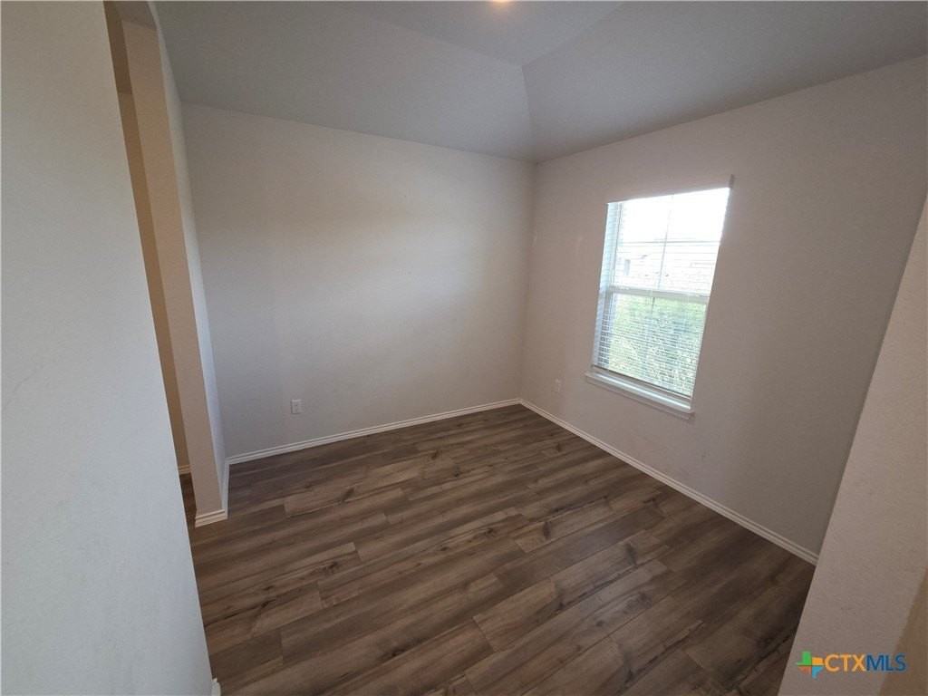 1049 Velvet Ct - Photo 2 of 14