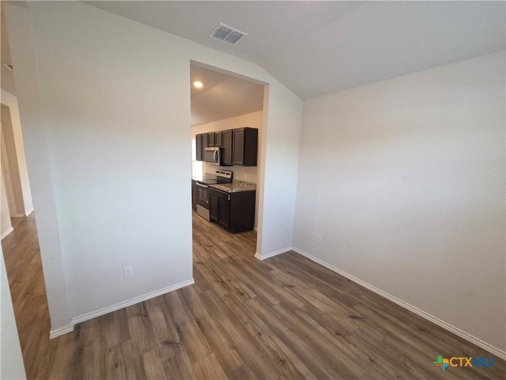 1049 Velvet Ct - Photo 3 of 14