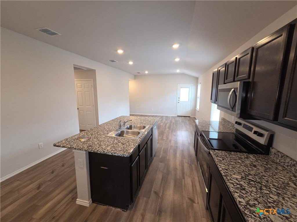 1049 Velvet Ct - Photo 4 of 14