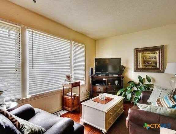 460 Comal Ave - Photo 3 of 15