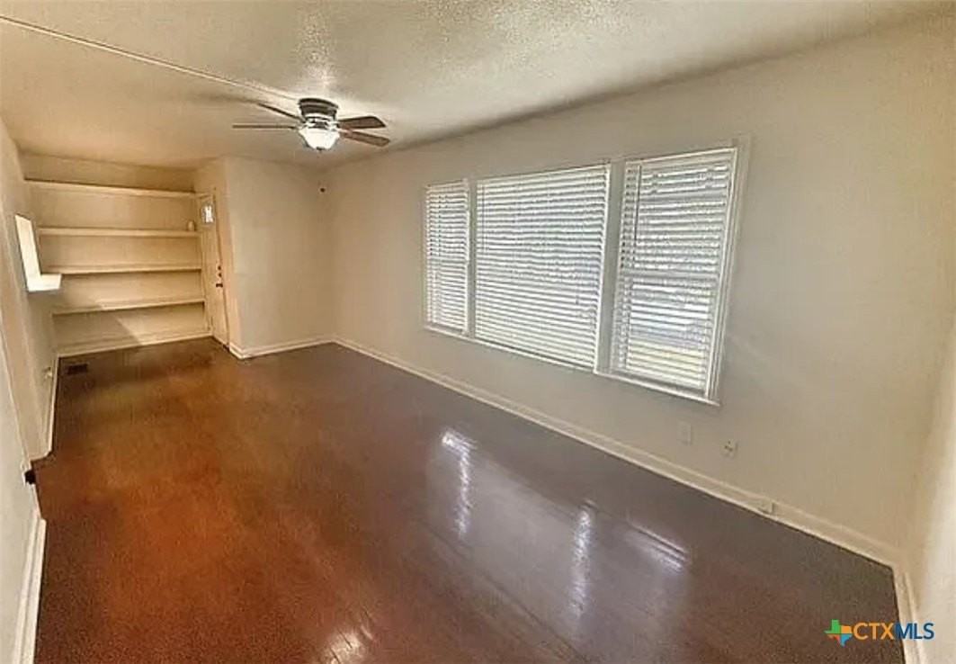 460 Comal Ave - Photo 5 of 15
