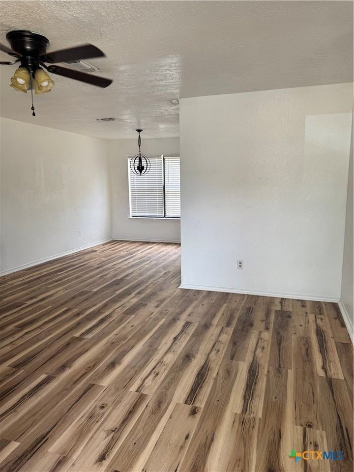 2509 Schulze Dr - Photo 3 of 31