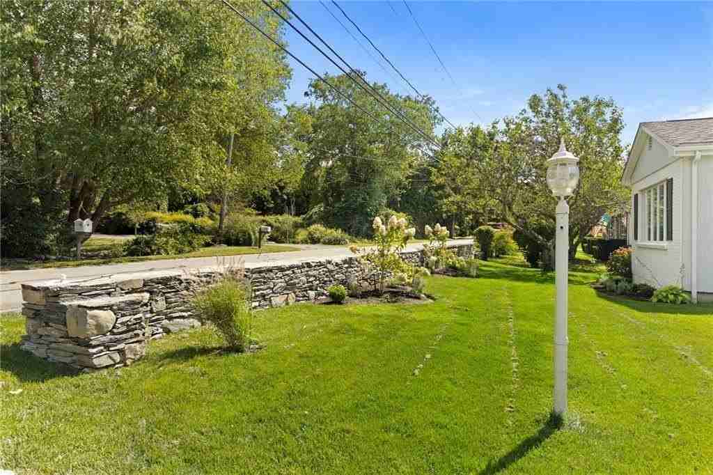331 3rd Beach Rd - Photo 5 of 48