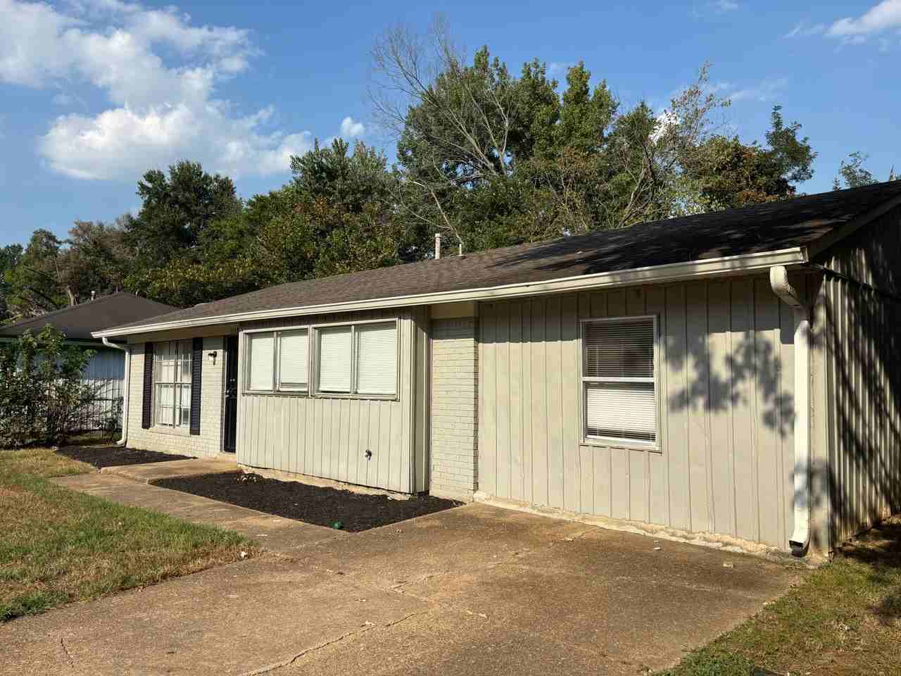 5158 Breckenwood Dr - Photo 2 of 17