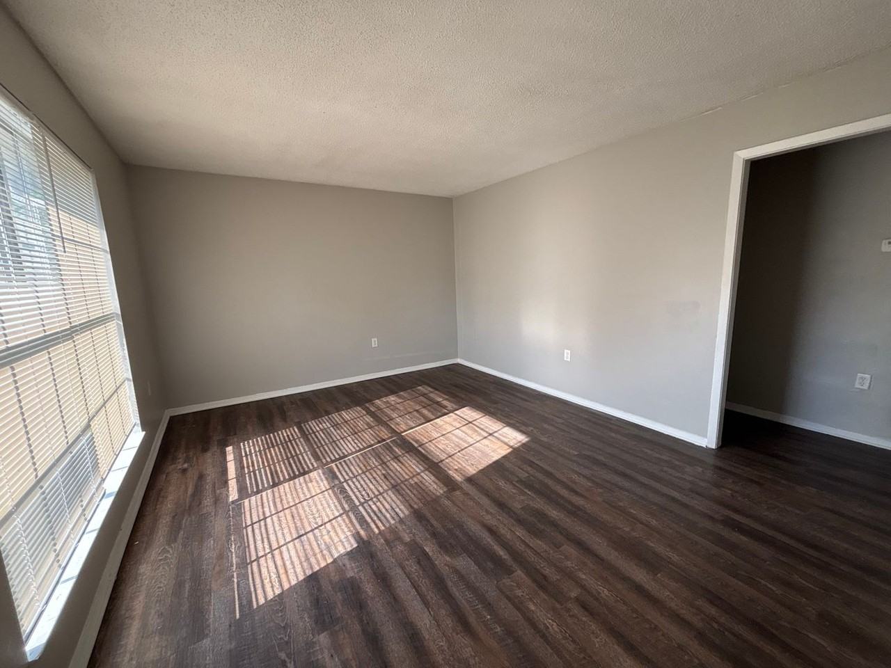 5158 Breckenwood Dr - Photo 5 of 17