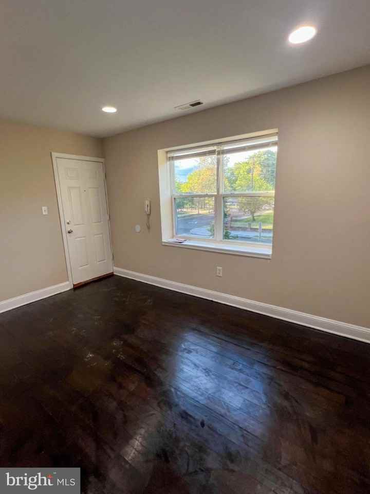 5501 Foote St Ne - Photo 2 of 13