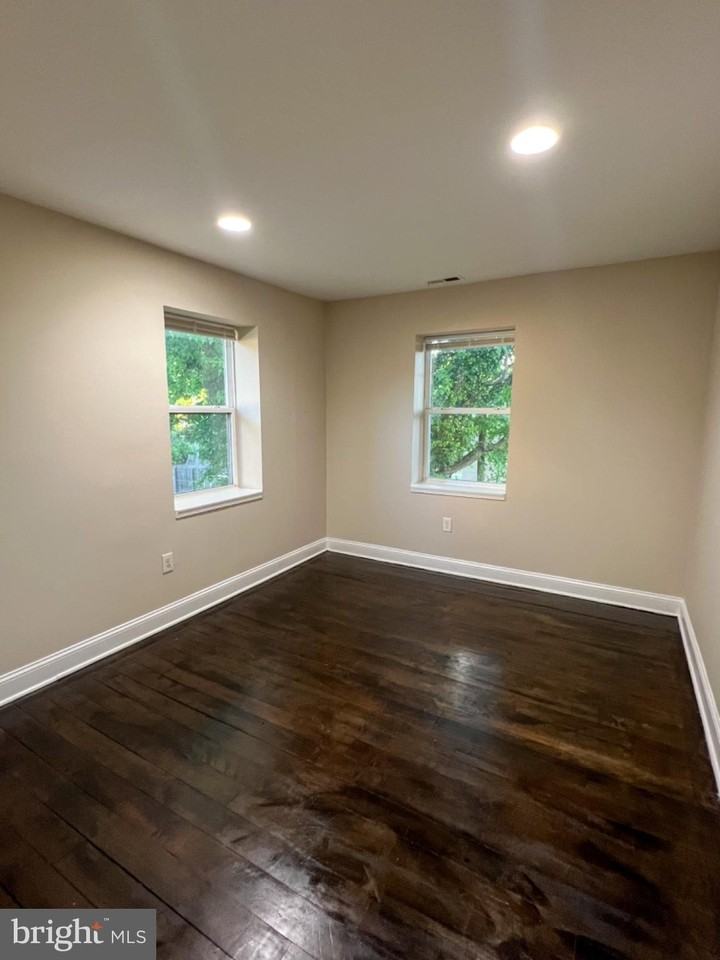 5501 Foote St Ne - Photo 7 of 13