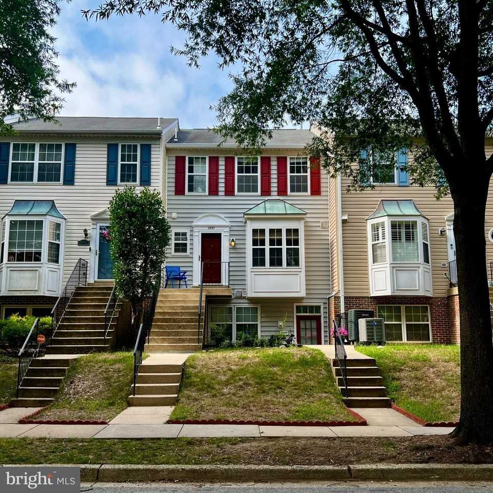 2457 Nantucket Dr - Photo 2 of 27
