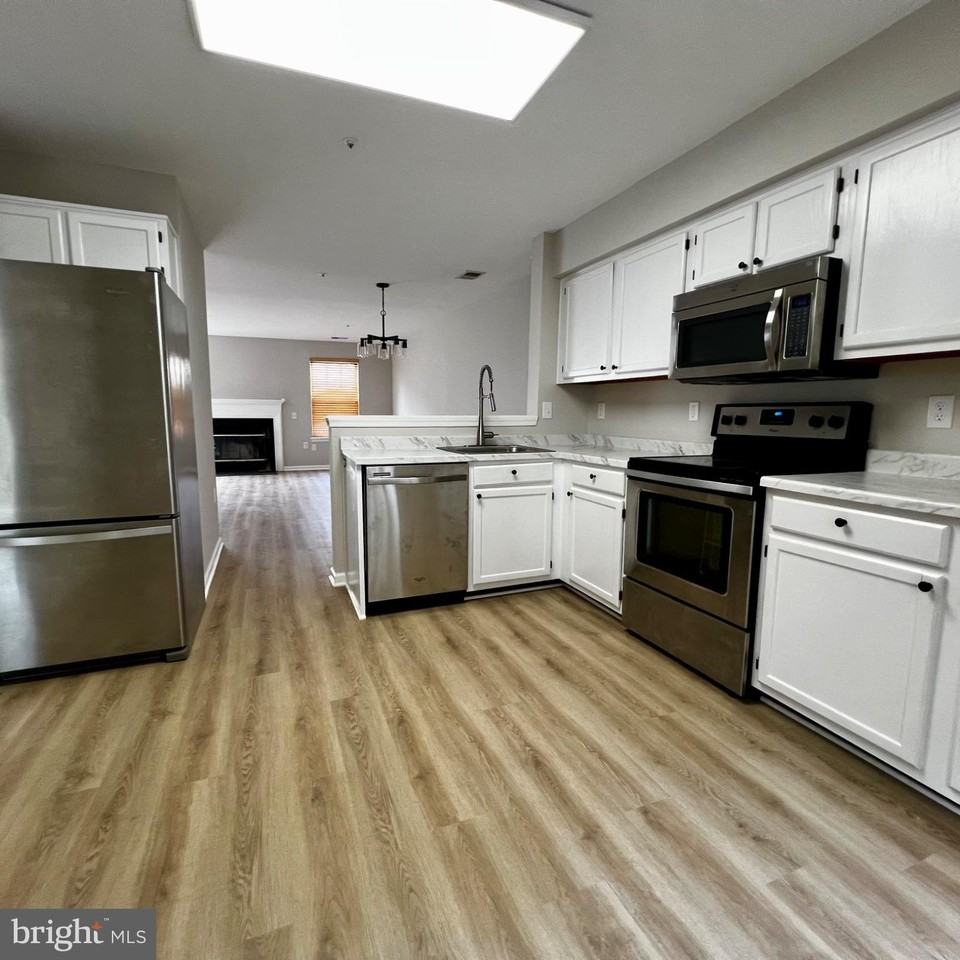 2457 Nantucket Dr - Photo 5 of 27
