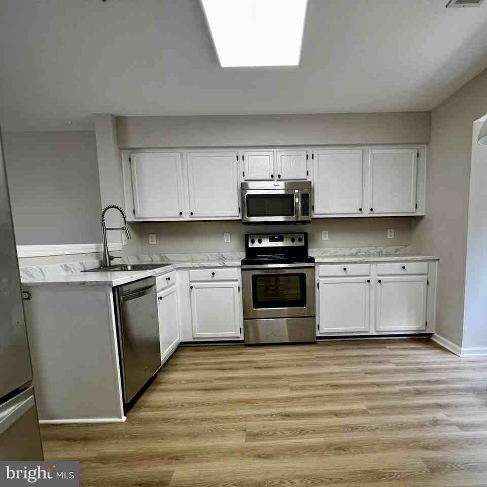 2457 Nantucket Dr - Photo 6 of 27