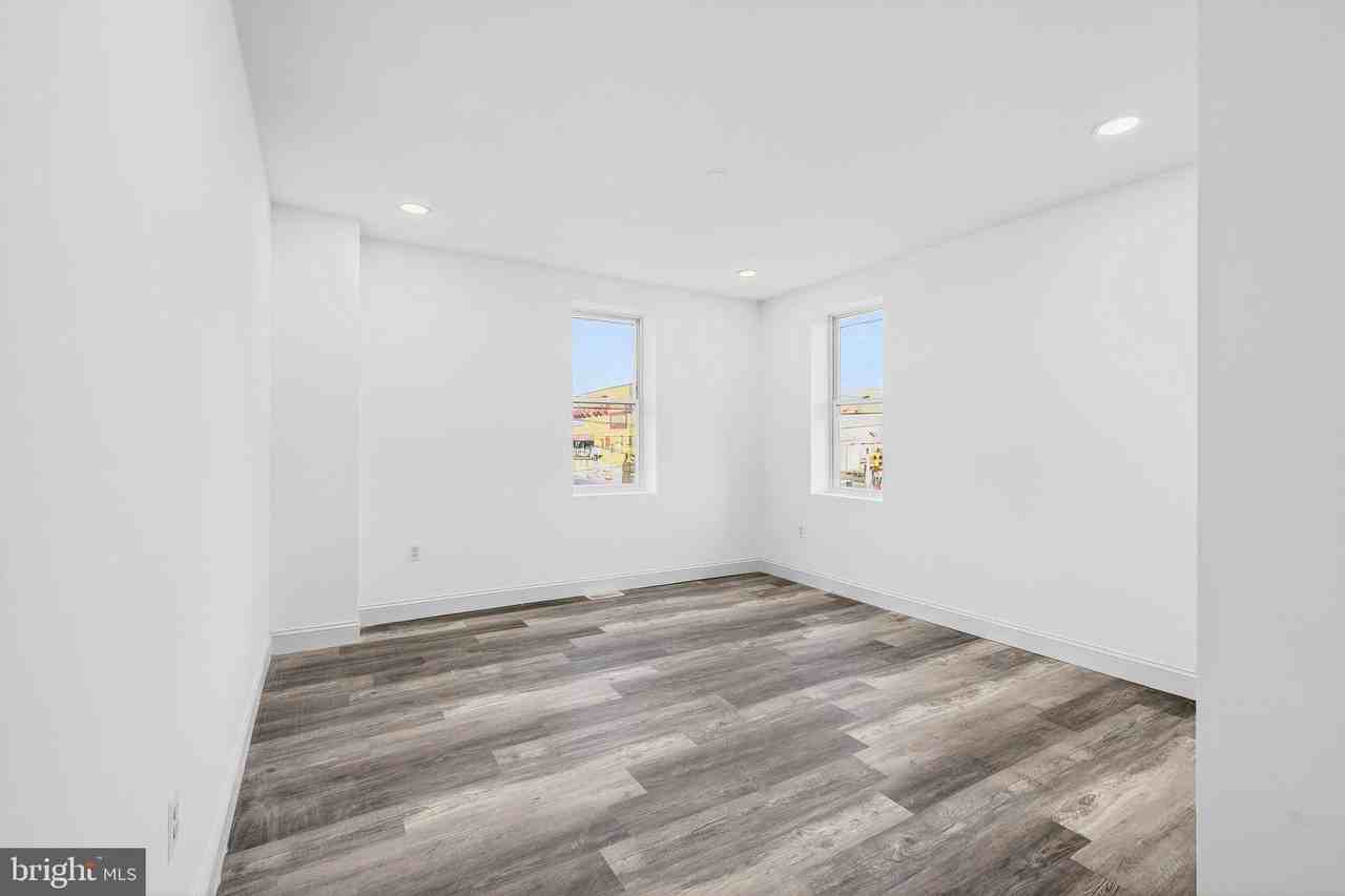2500 W Franklin St - Photo 4 of 32