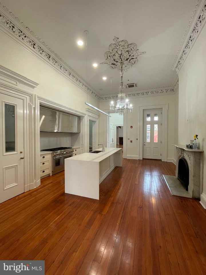 18 E Mount Vernon Pl #3 - Photo 3 of 23