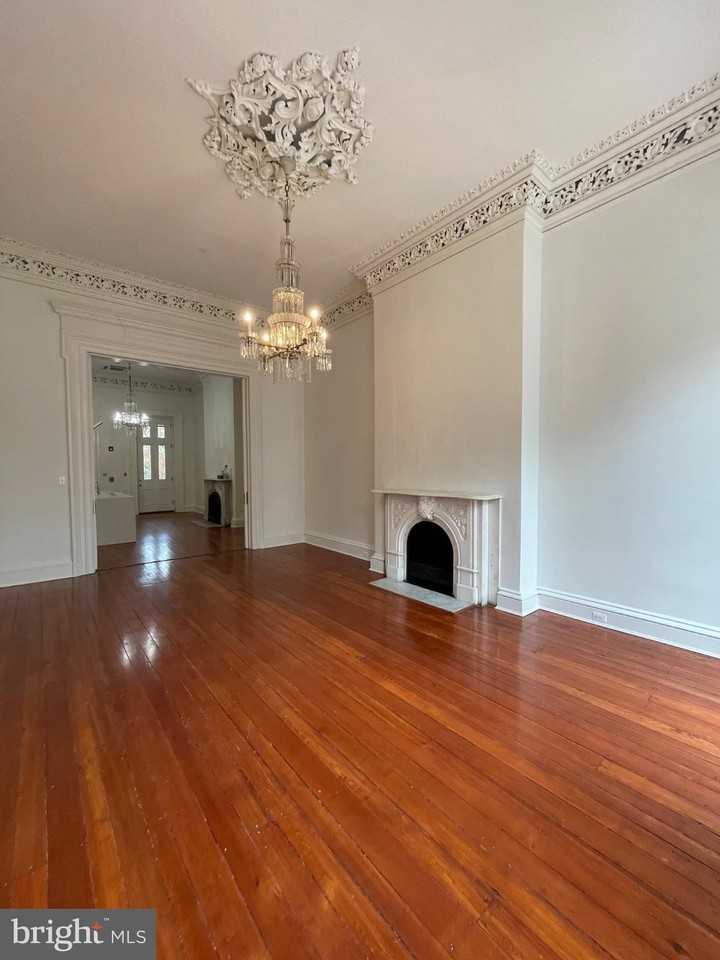 18 E Mount Vernon Pl #3 - Photo 4 of 23