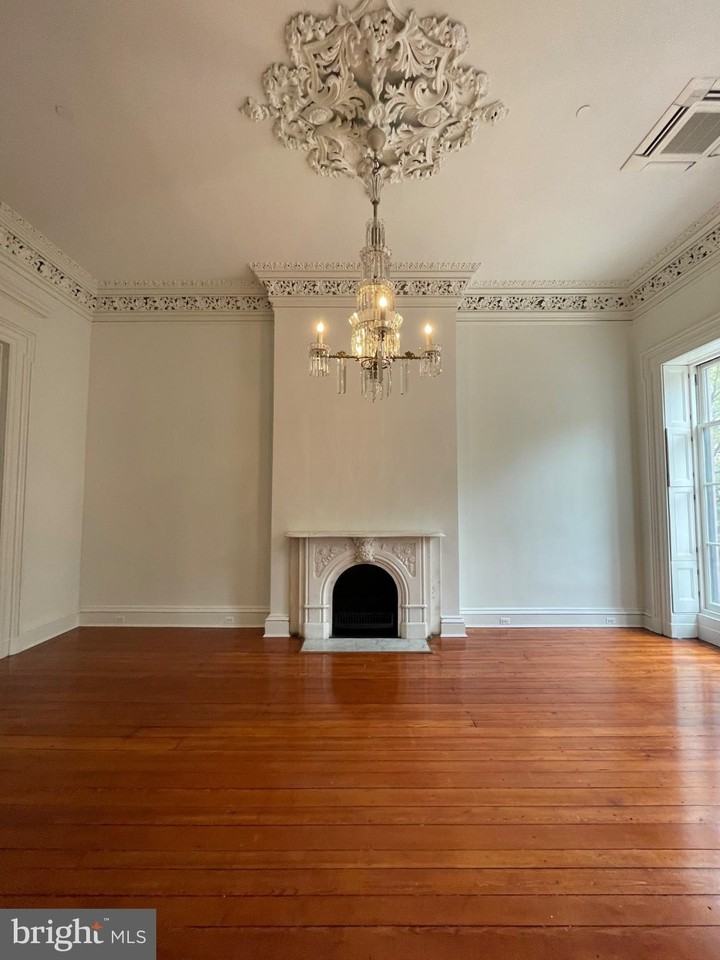 18 E Mount Vernon Pl #3 - Photo 5 of 23