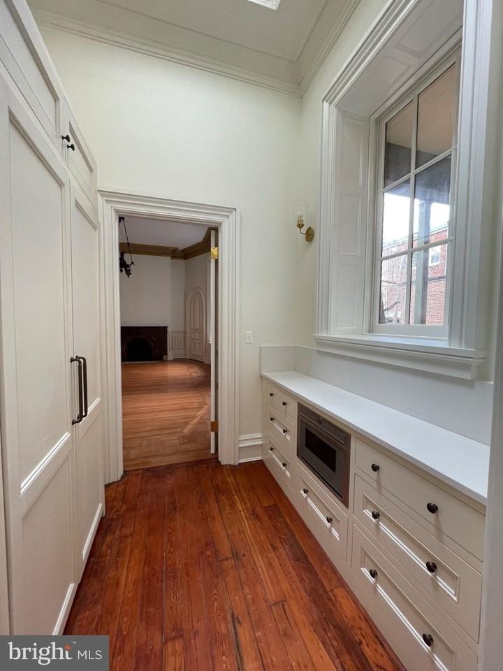 18 E Mount Vernon Pl #3 - Photo 7 of 23