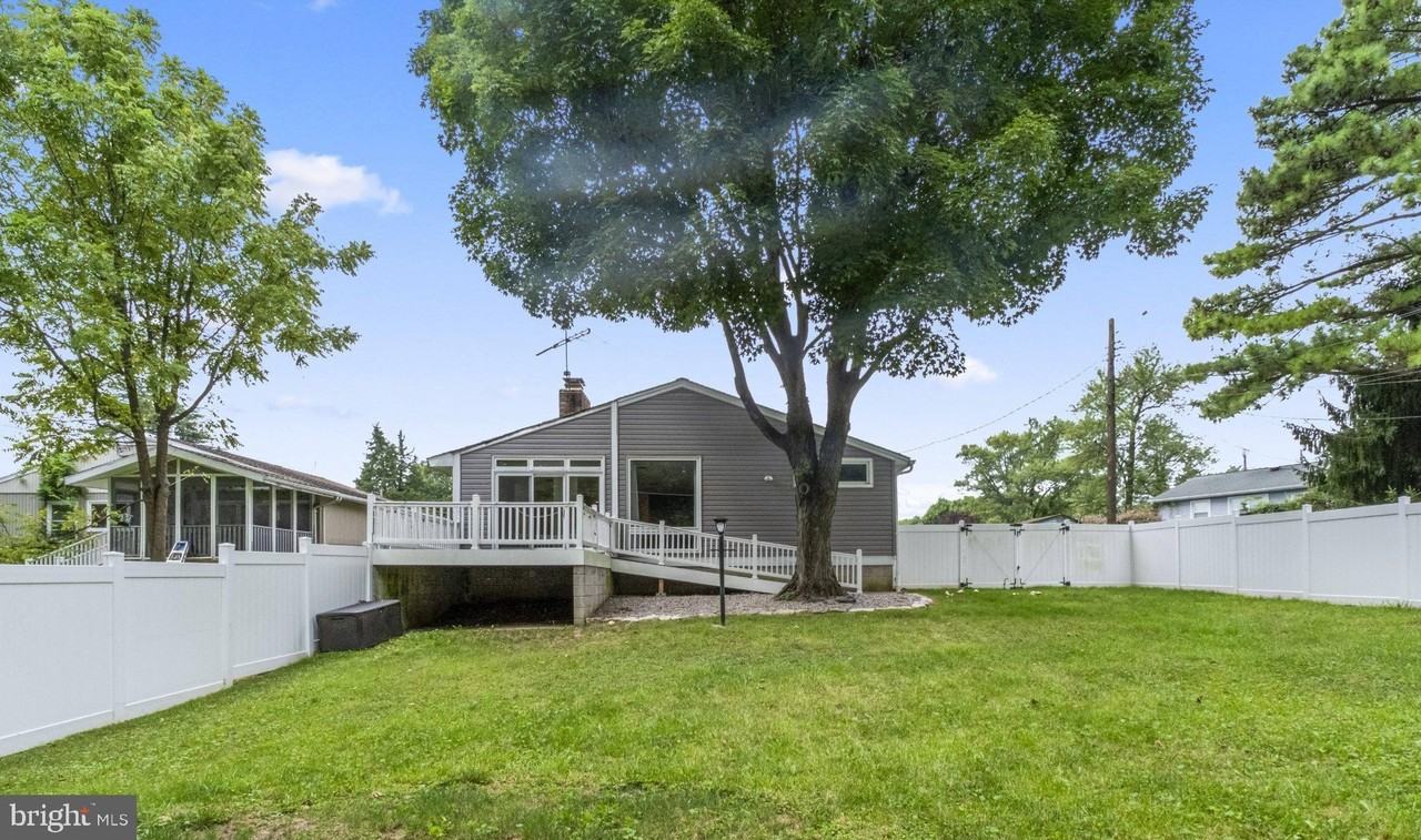 102 Greenmeadow Dr - Photo 2 of 22