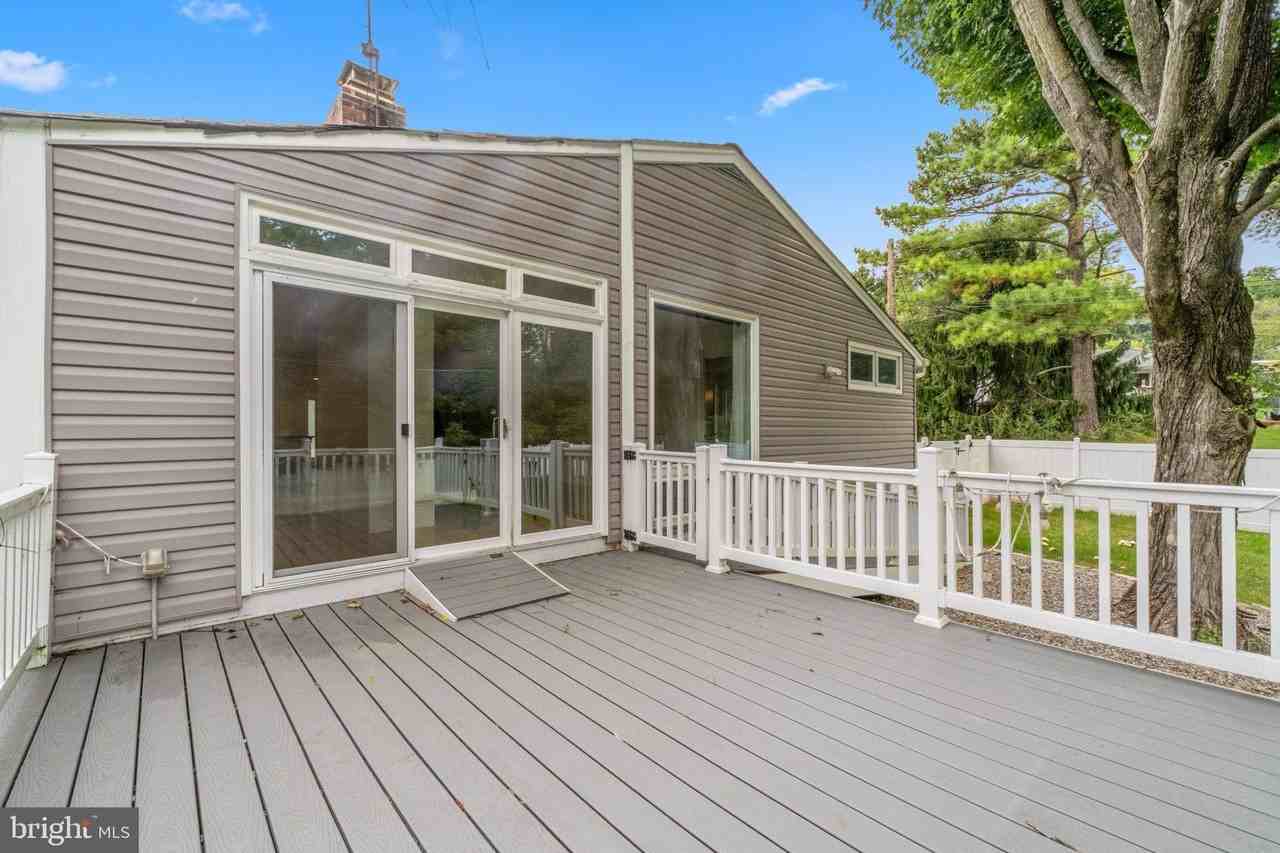 102 Greenmeadow Dr - Photo 4 of 22