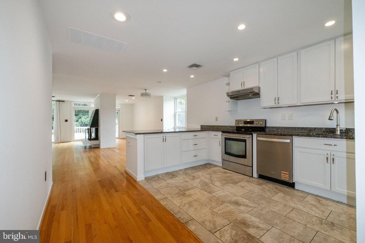 102 Greenmeadow Dr - Photo 5 of 22