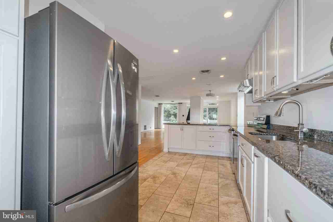 102 Greenmeadow Dr - Photo 7 of 22