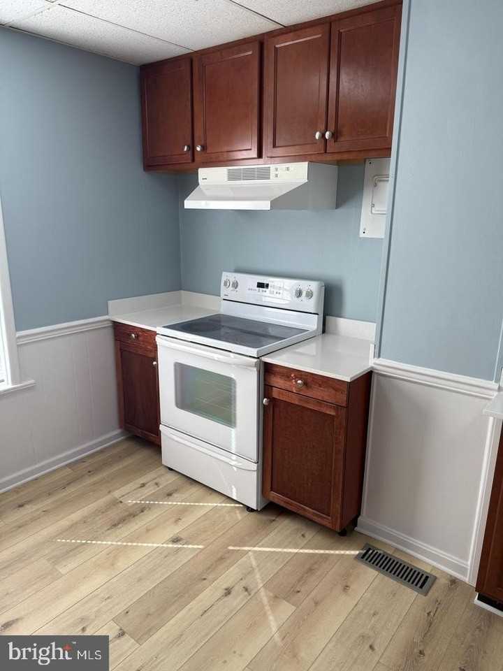 301 Washington St #1 - Photo 3 of 5