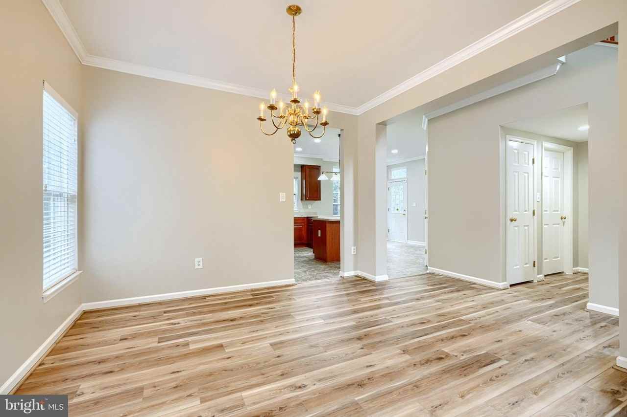 7211 Lyndsey Way - Photo 6 of 41