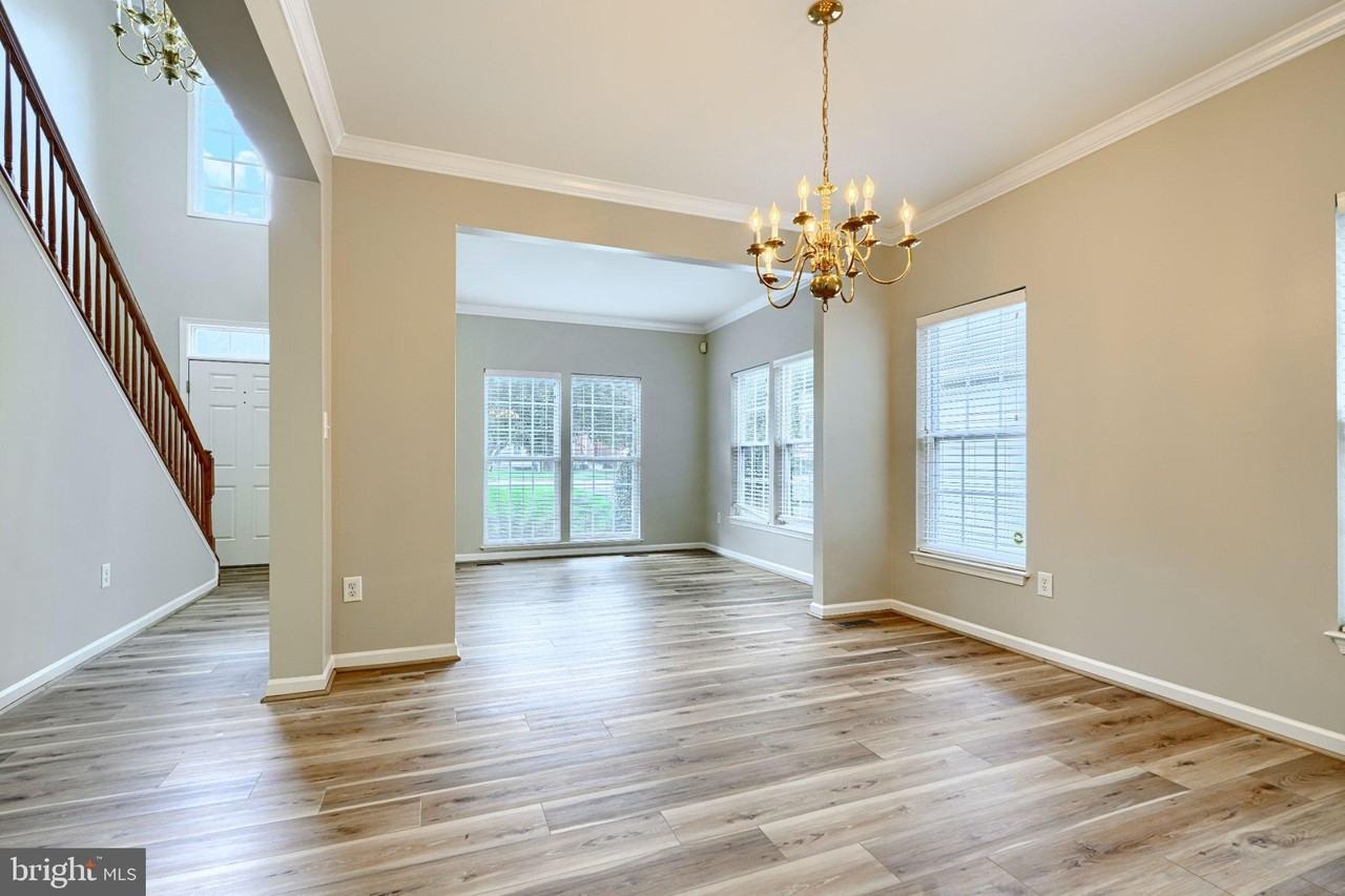7211 Lyndsey Way - Photo 7 of 41
