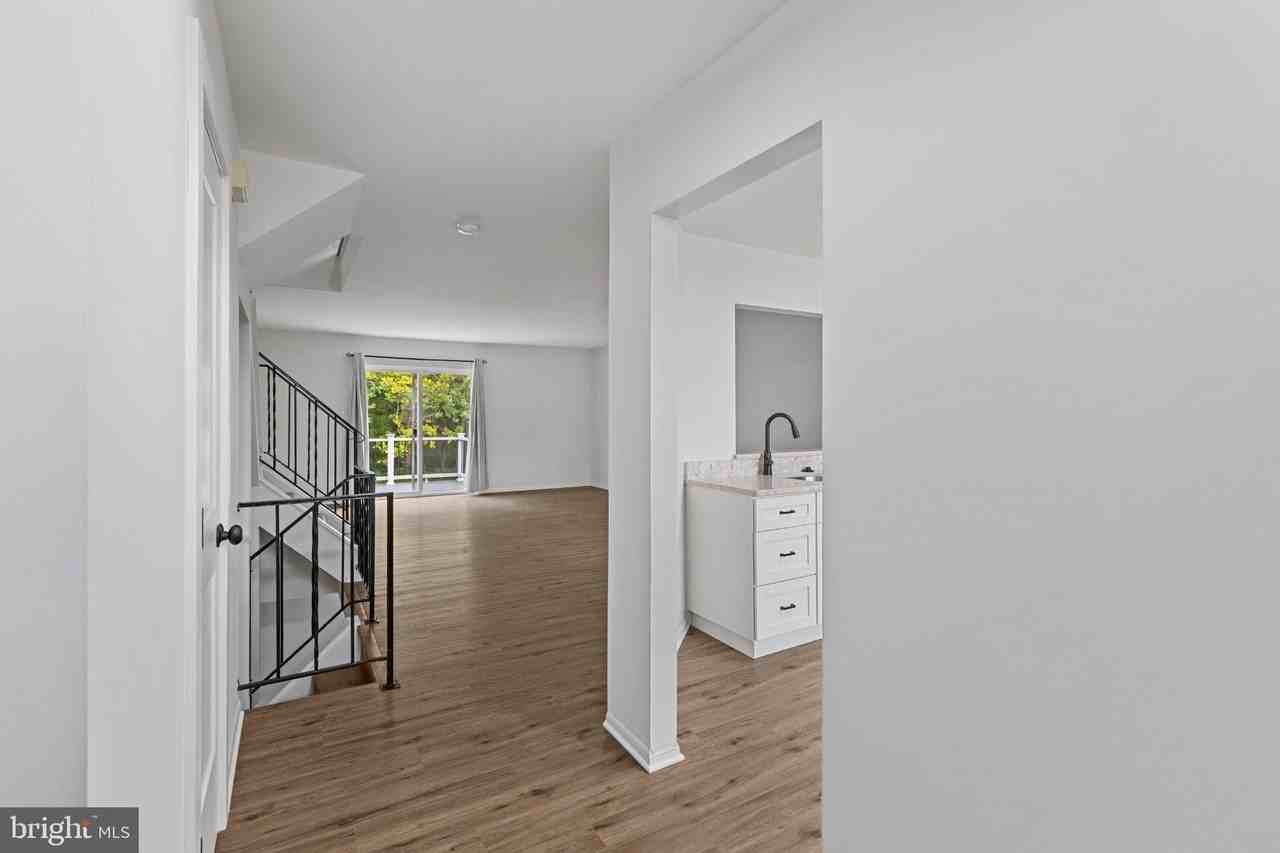 6082 Majors Ln - Photo 4 of 29