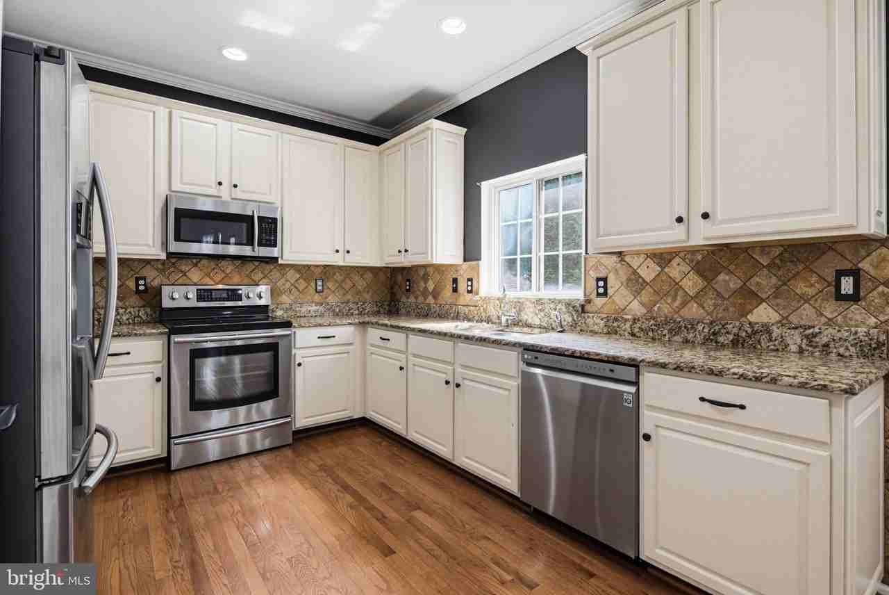 4 Summit Ridge Ct - Photo 3 of 35