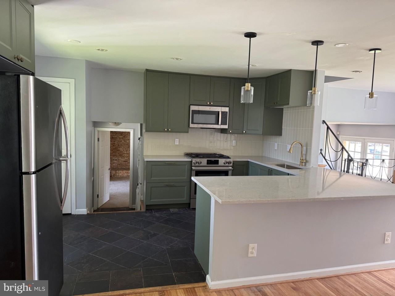 7905 Esther Dr - Photo 4 of 17