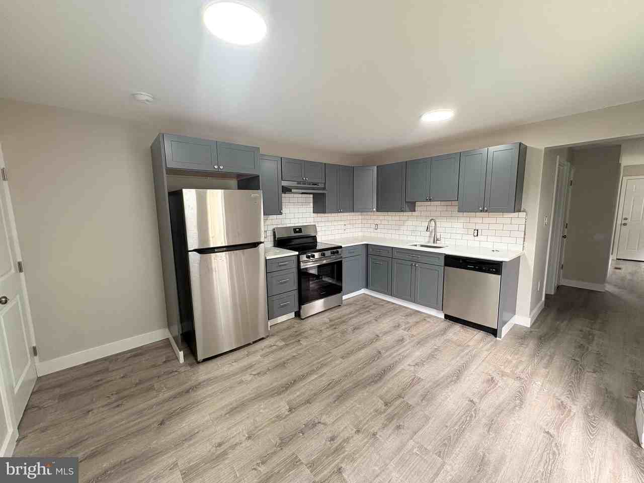 825 W 3rd St - Photo 4 of 20