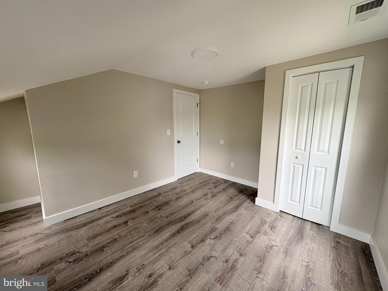 825 W 3rd St - Photo 5 of 20