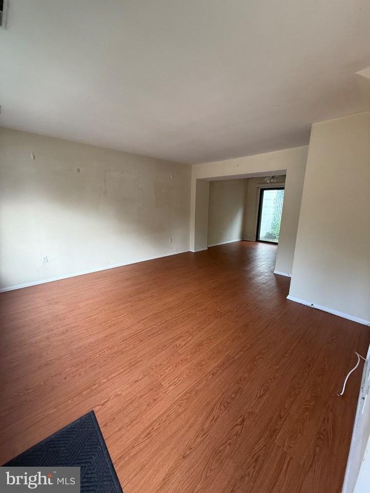 109 Poplar Ct - Photo 3 of 10